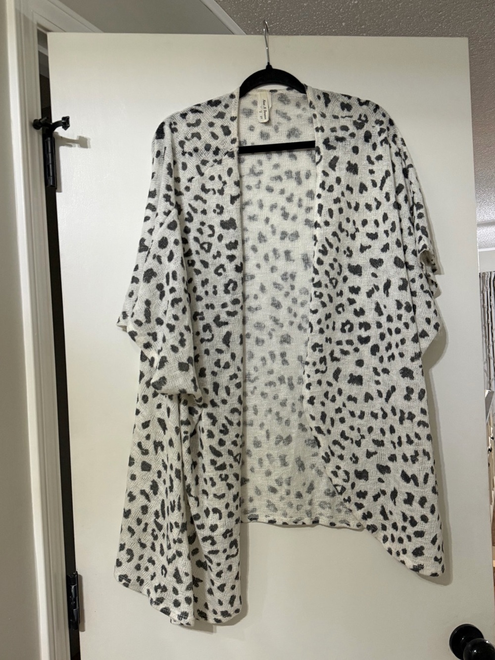 Forever 21 Cream and Black Animal Print Open Cardigan